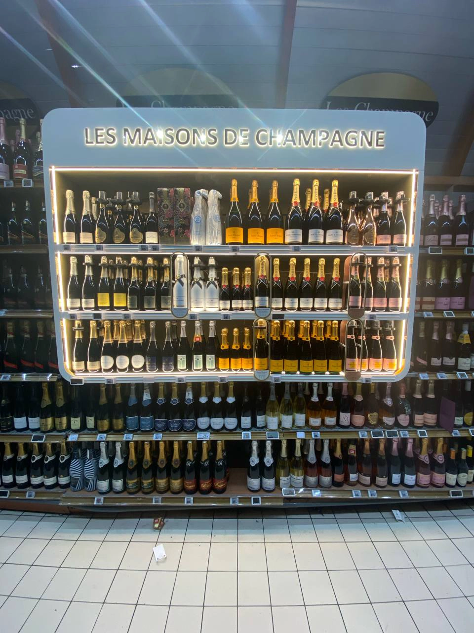 Branded Bay Les Maisons de Champagne