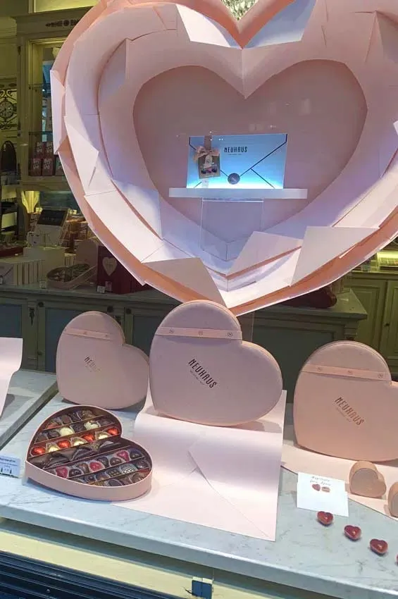 Neuhaus Valentijn etalage